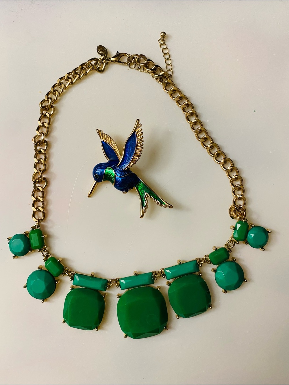 Vintage Gold Chain Green Statement Necklace with Hummingbird Brooch